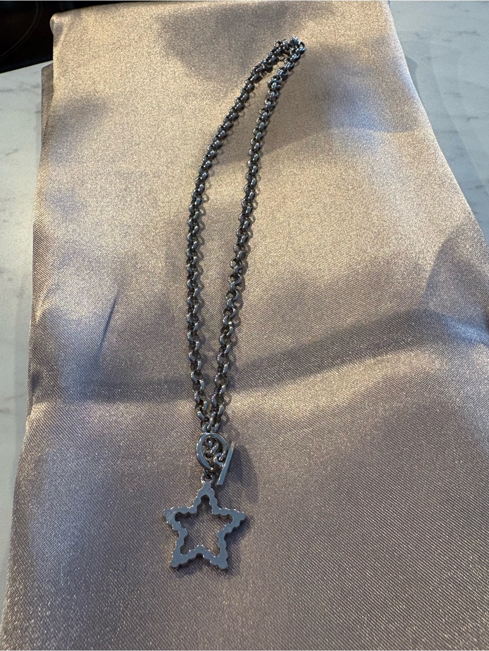 Guess Silver Star Pendant Chain Necklace - Picture 2 of 7